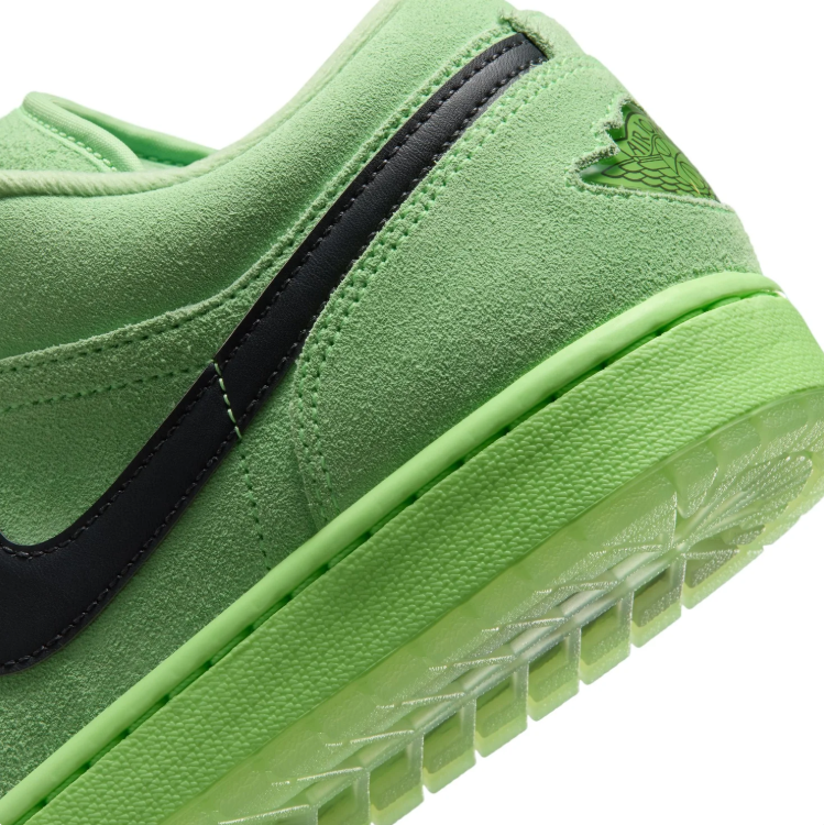 Air Jordan Low-Top Sneakers - Light Green & Black