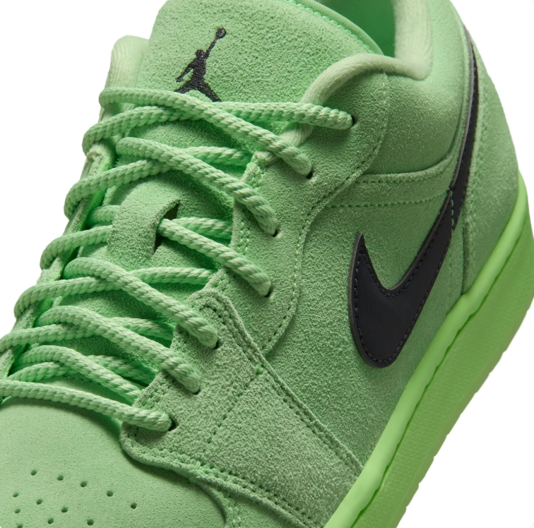 Air Jordan Low-Top Sneakers - Light Green & Black